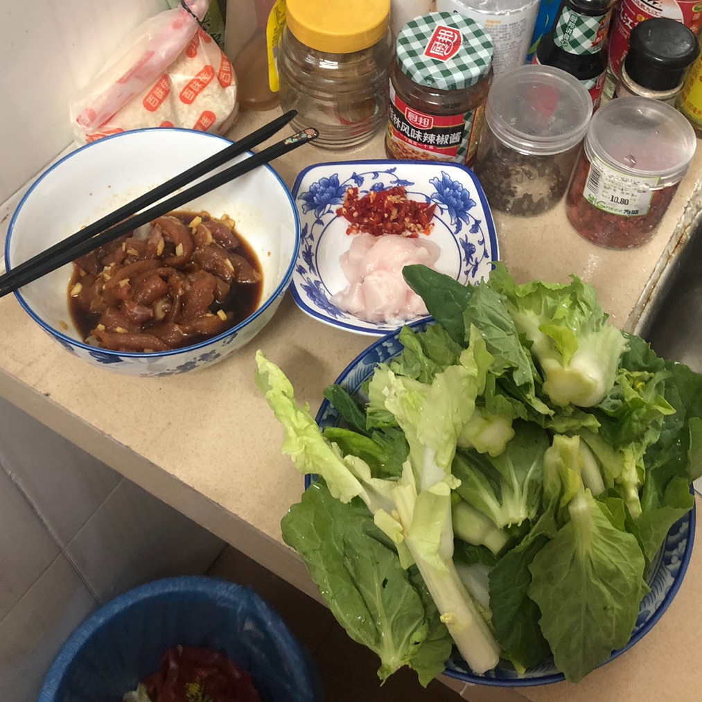 青菜炒肉的做法 步骤1