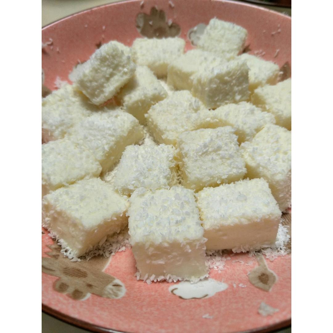 完胜85度C牛奶椰丝小方