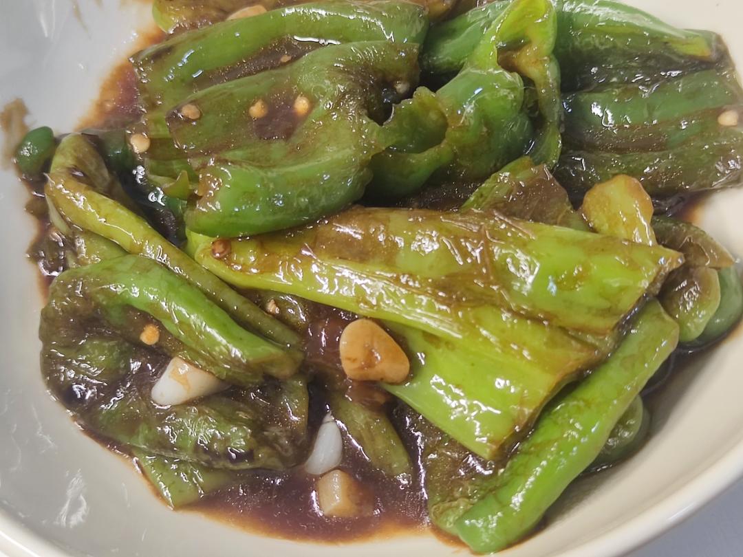 5分钟就可以烧好的虎皮青椒，真的超下饭
