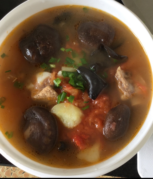 番茄土豆小排汤