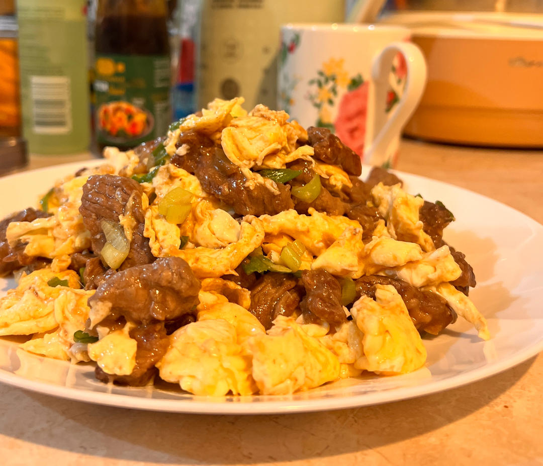 滑蛋牛肉，牛肉滑嫩，鸡蛋松软
