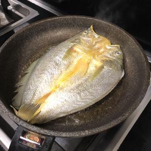 香煎黄花鱼的做法 步骤6