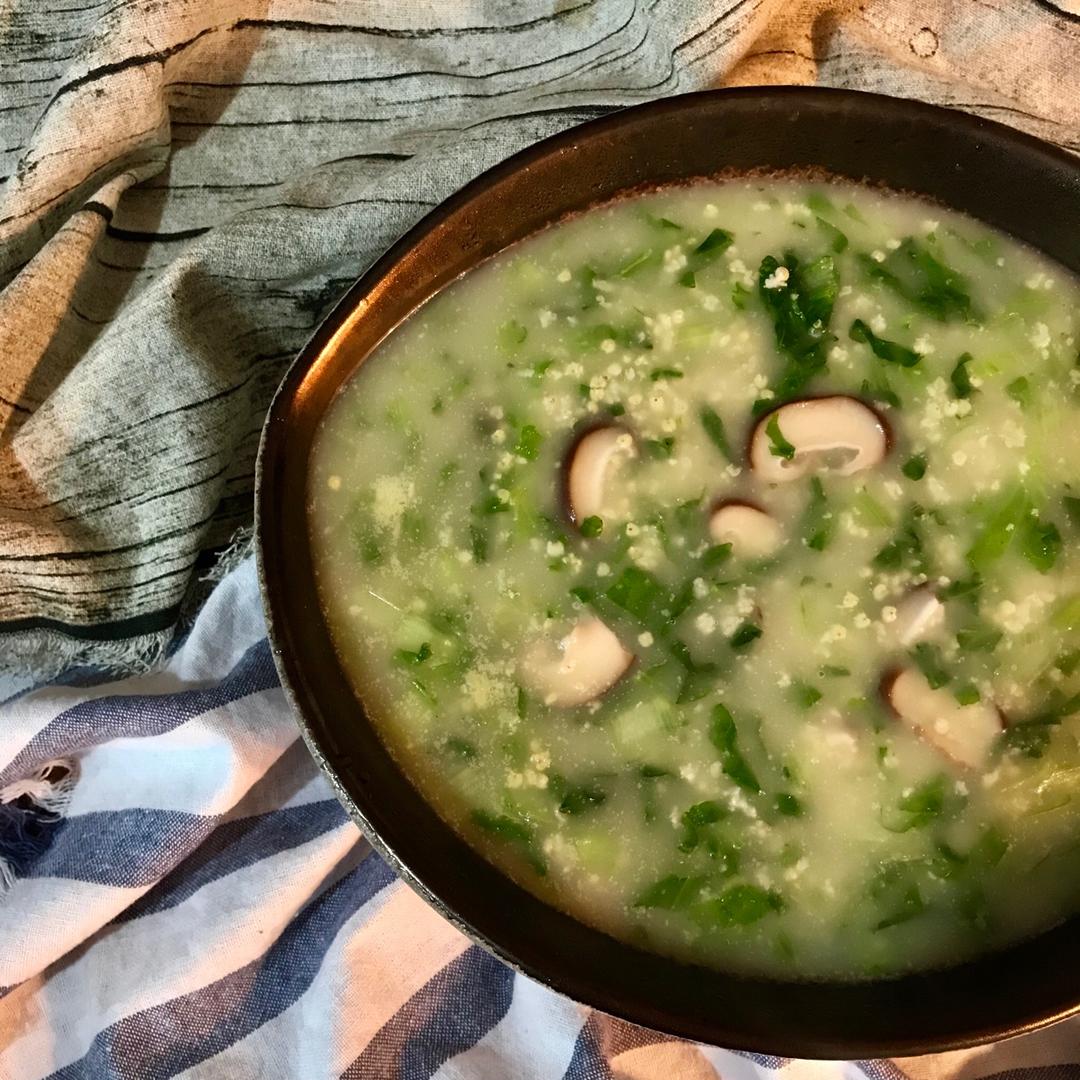 麒羽私厨做的鸡汤小米青菜粥