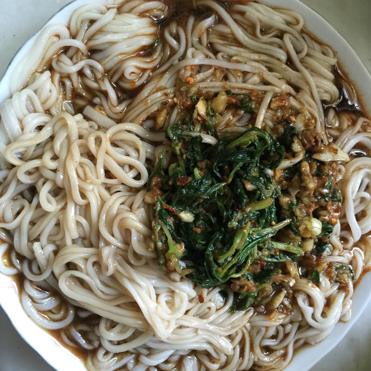 荆芥西红柿变蛋凉面
