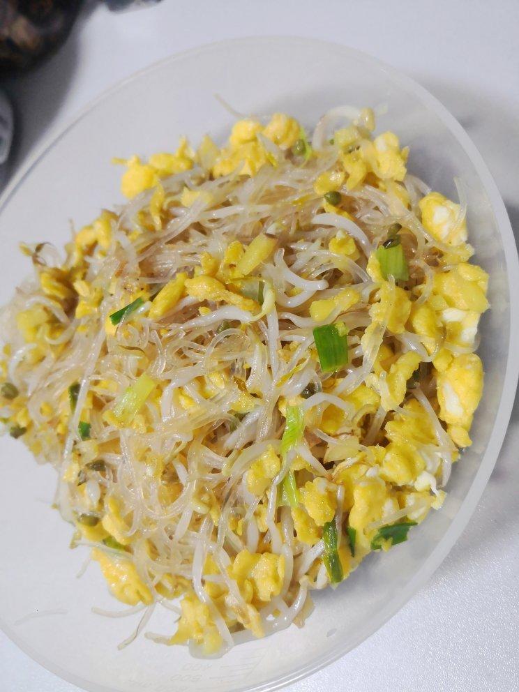 家庭版炒合菜【绿豆芽粉条炒鸡蛋】