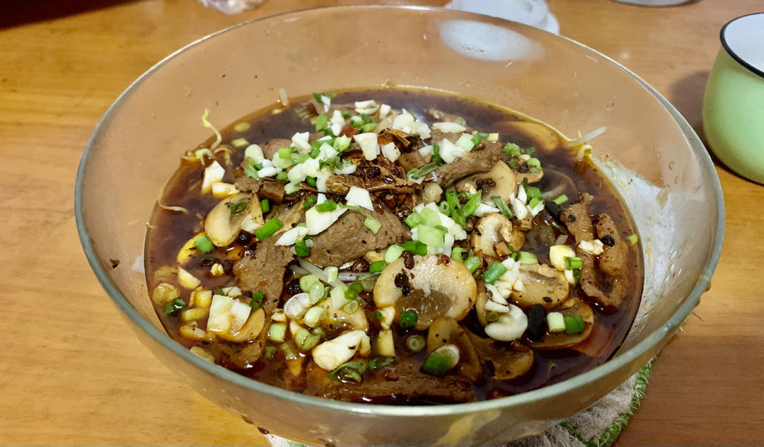 厨师长教你：“水煮肉片”的正宗做法，这味道真的很四川