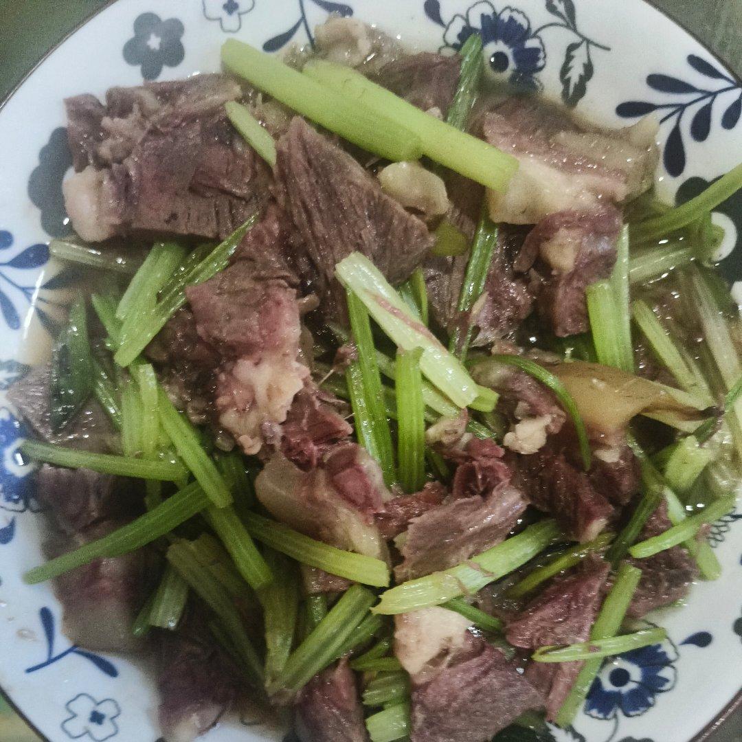 素炒芹菜