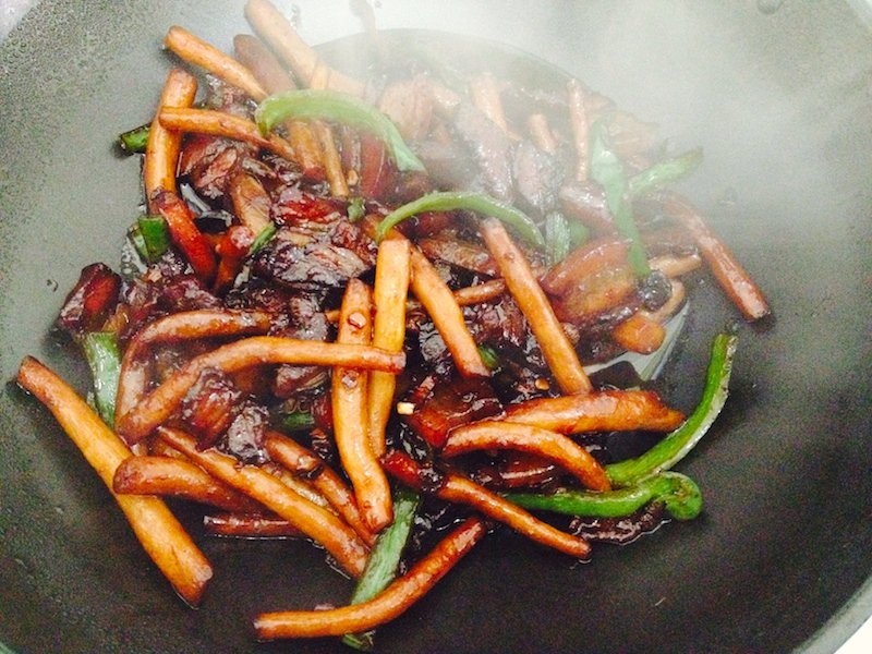 干锅腊肉茶树菇