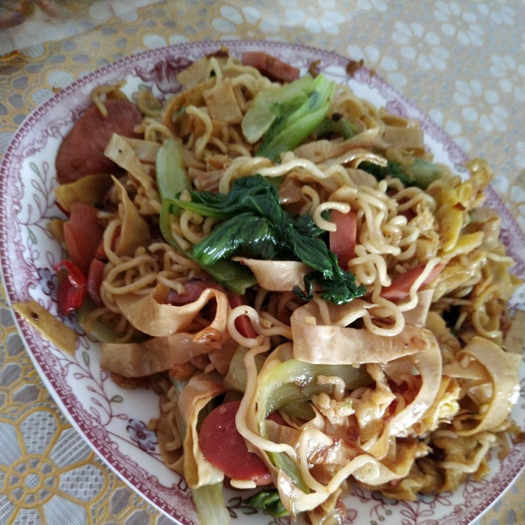 炒方便面￨幸福感爆棚