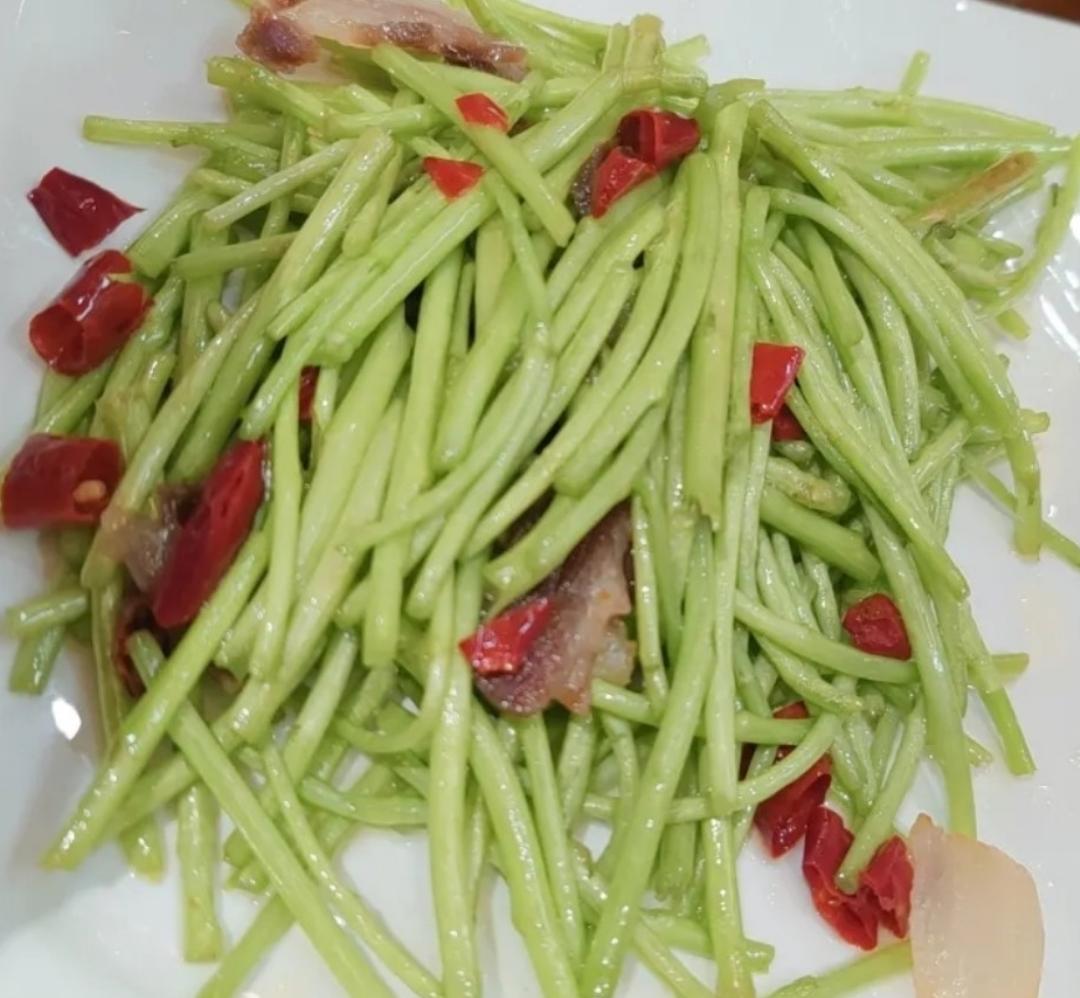 泥蒿炒腊肉