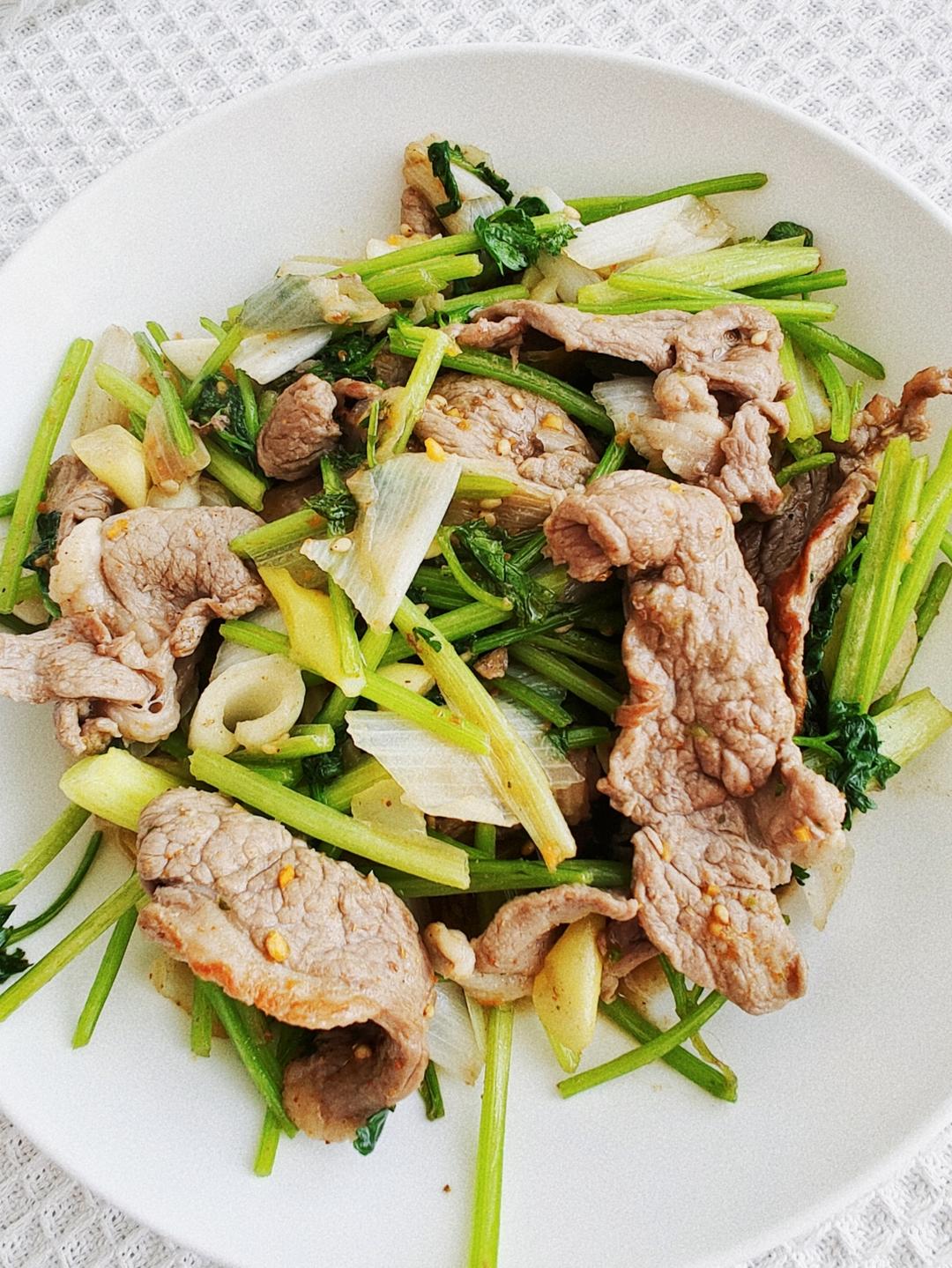 澳洲羊肉丨葱爆羊肉的做法