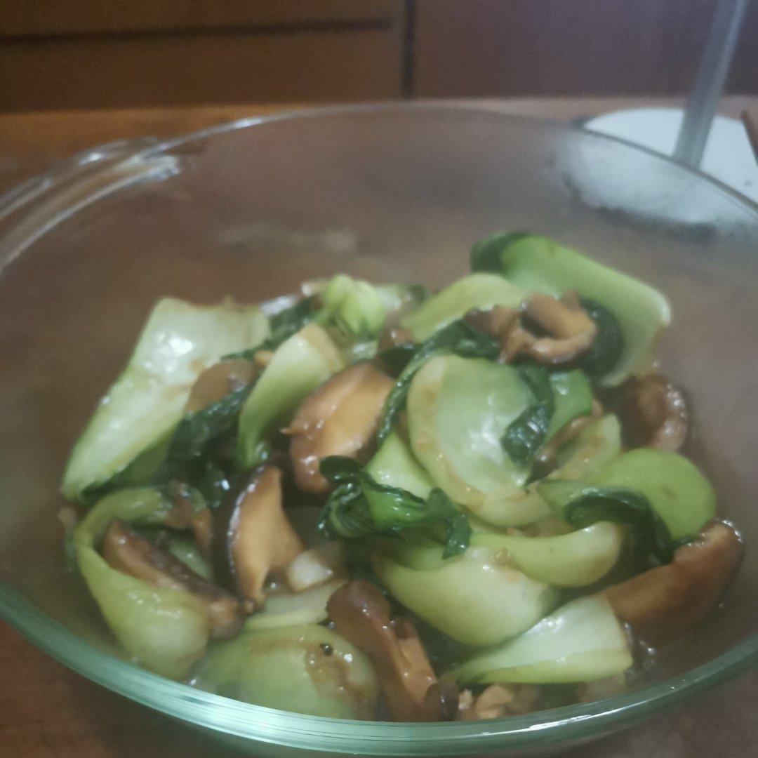 简易版香菇扒油菜