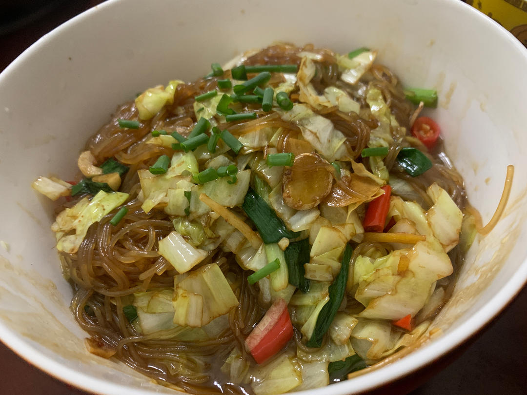 最近爱吃粉丝粉条～包菜炒粉丝