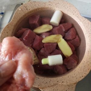 胡萝卜牛肉松（宝宝辅食）的做法 步骤2