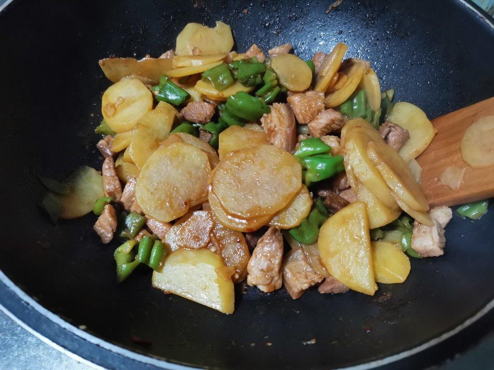 肉炒青椒土豆片