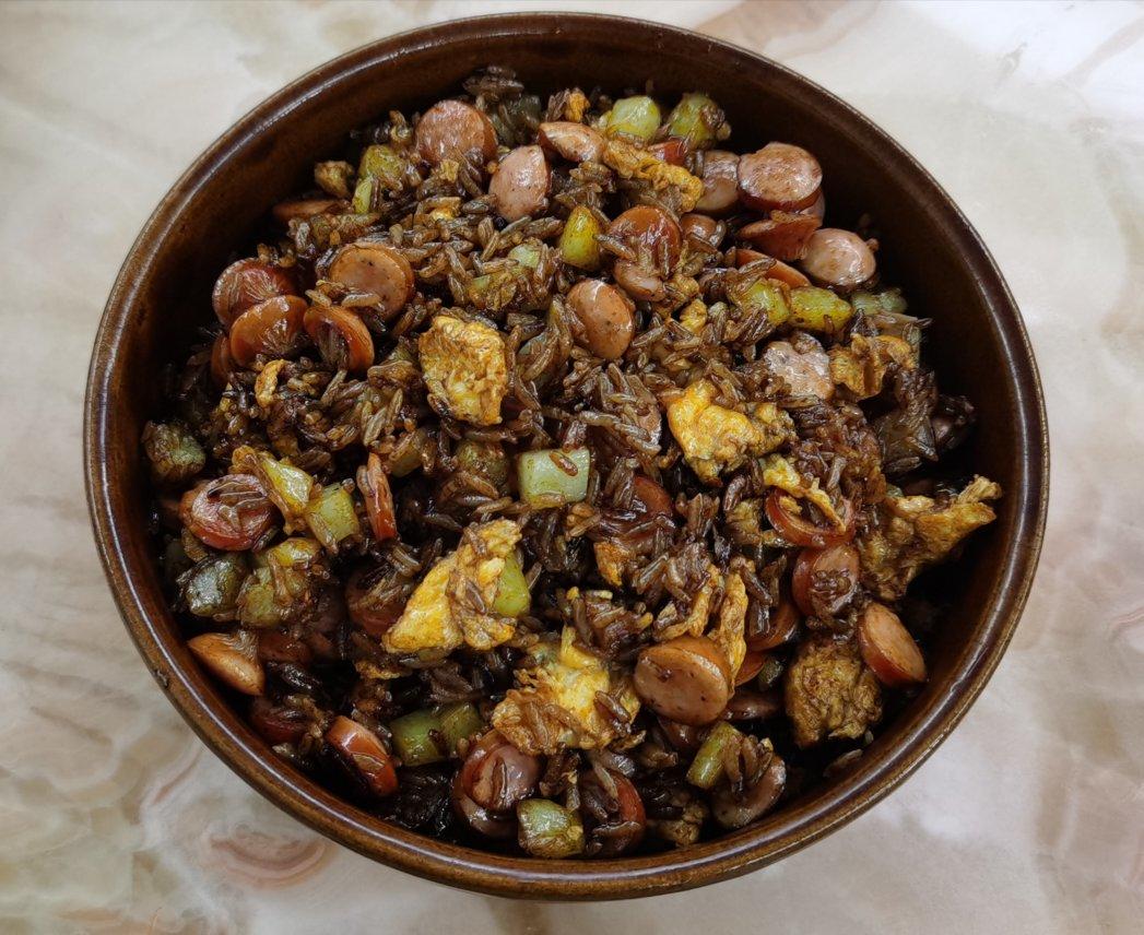 邻居抢着来我家吃土豆香肠炒饭，原来这么香！