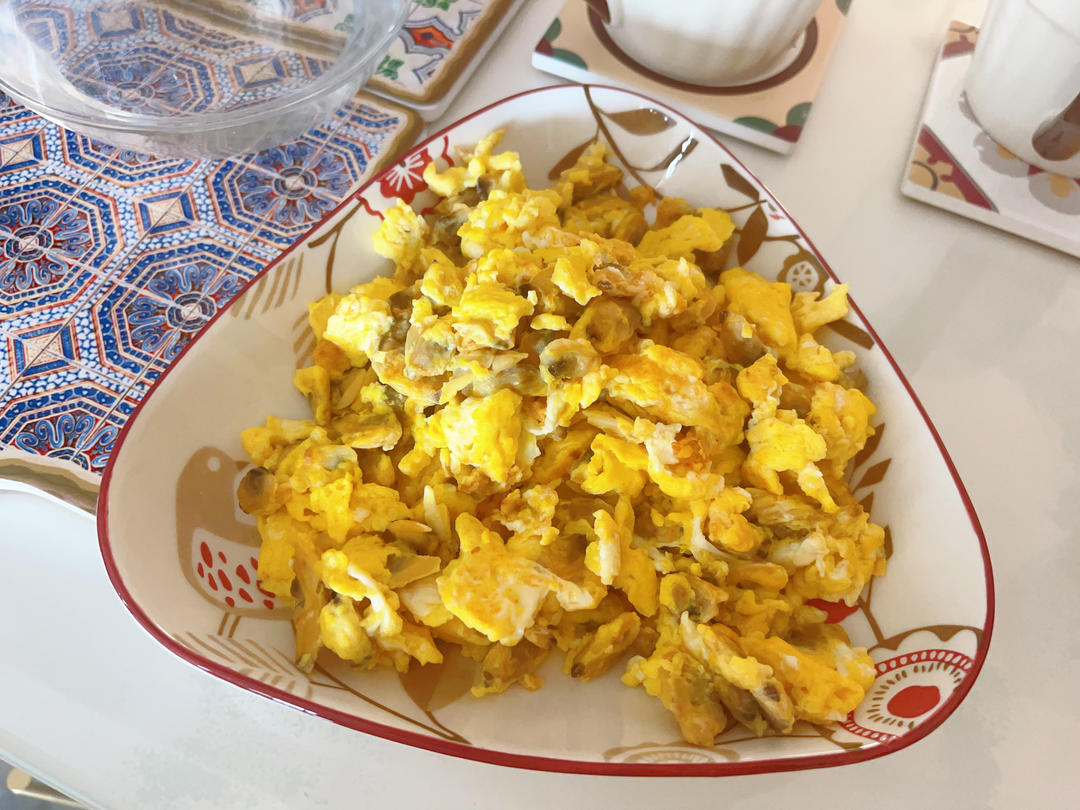 鲜掉眉毛的花蛤肉炒蛋