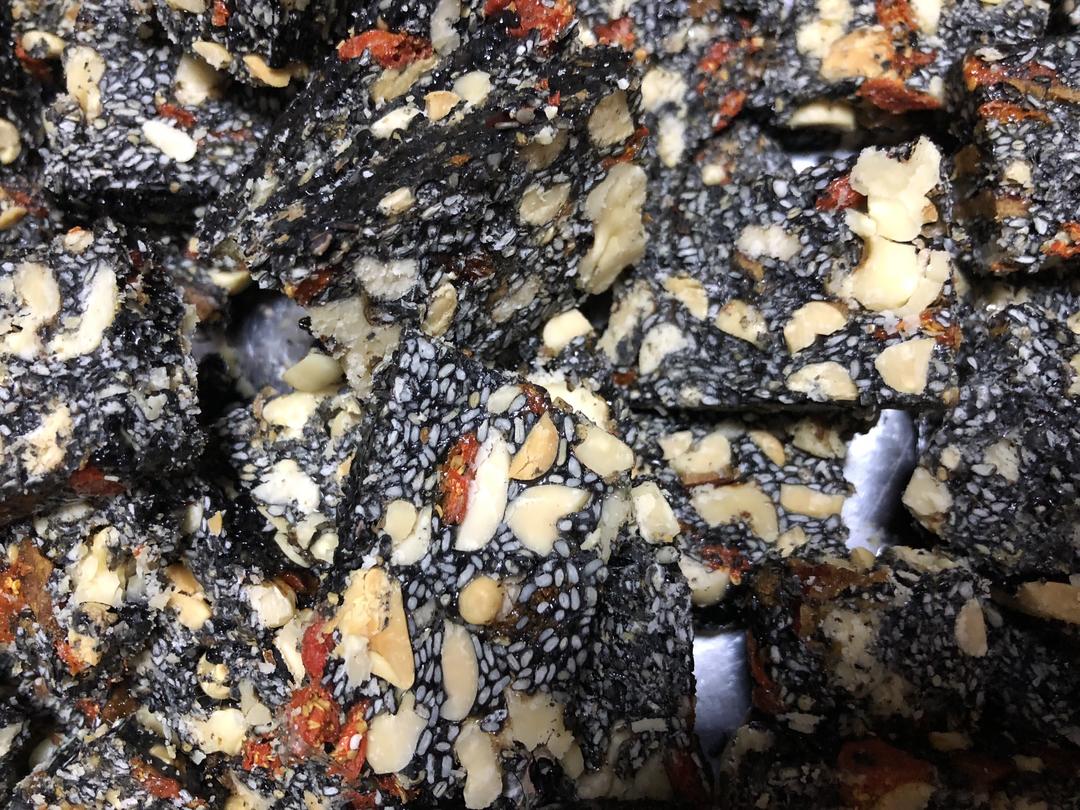 枸杞核桃花生黑芝麻片