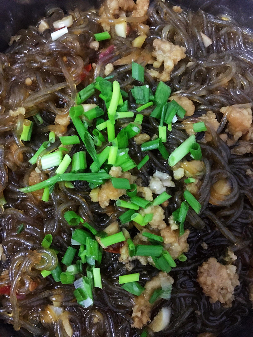 10分钟快手菜，巨下饭的肉沫粉丝煲