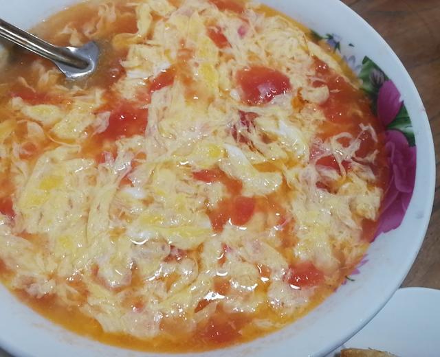 妈妈做的西红柿蛋花汤，味道老嗲！