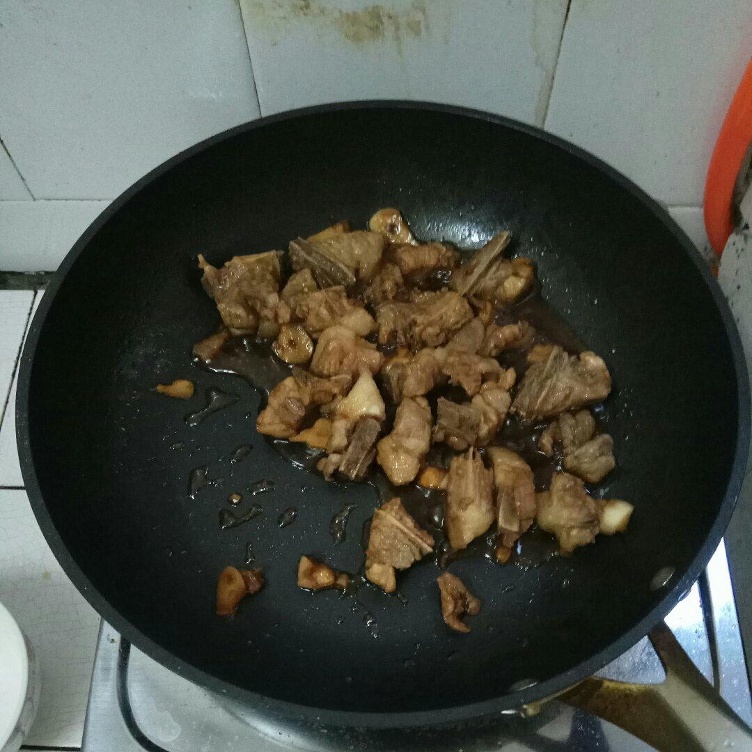 焖排骨