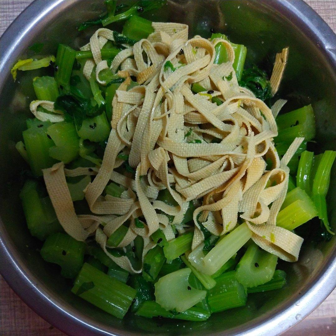 西芹炒豆腐皮