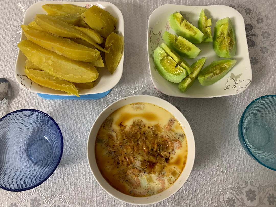 一屋，二人，三餐，四季