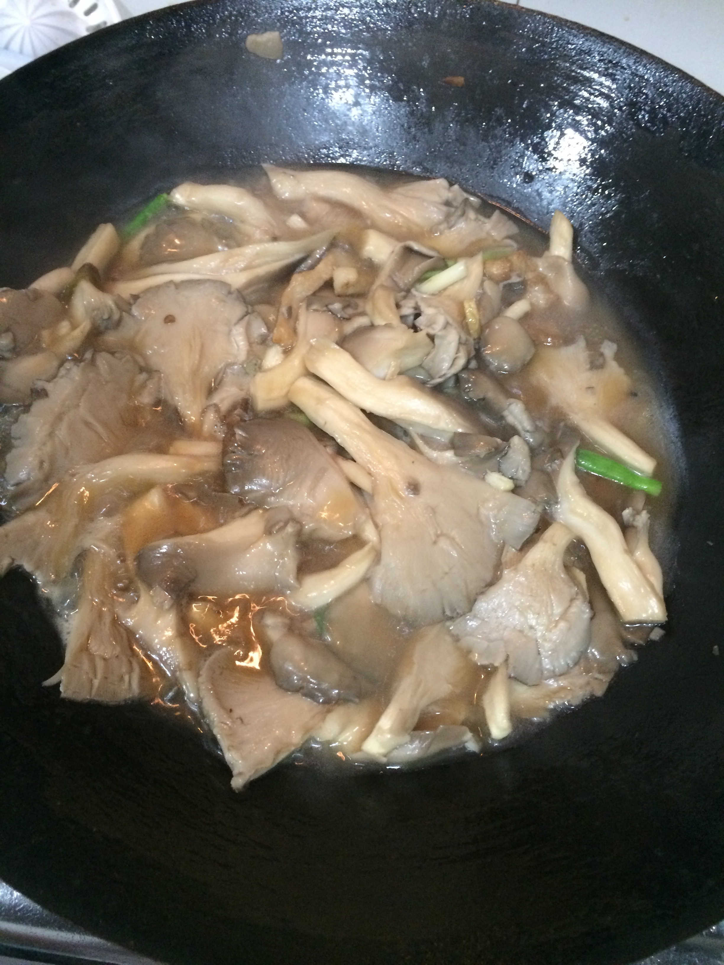 平菇烧肉的做法 步骤2