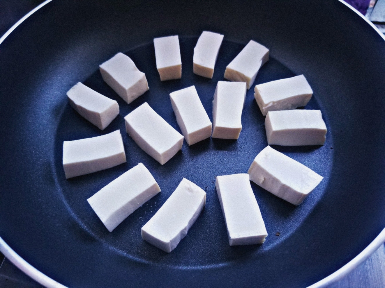 「无油平底锅🍳就🉑️安排的香煎孜然豆腐」的做法 步骤1