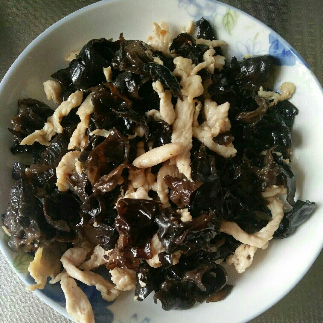 黑木耳炒鸡肉