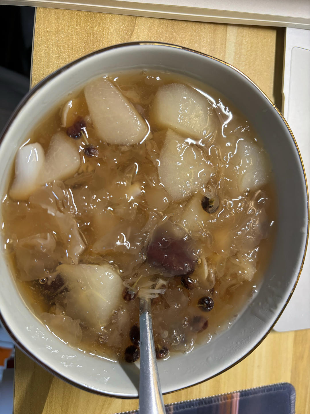 冰糖银耳梨汤