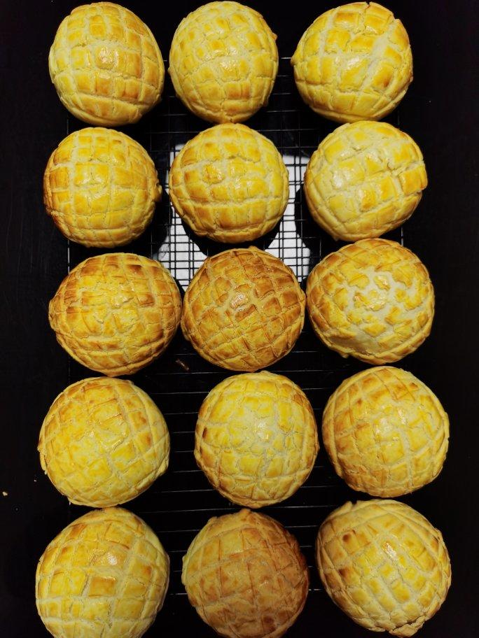 好吃到炸裂的港式菠萝包（附带制作酥皮的小视频）
