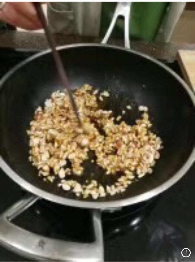 用新鲜杨梅做的杨梅汁