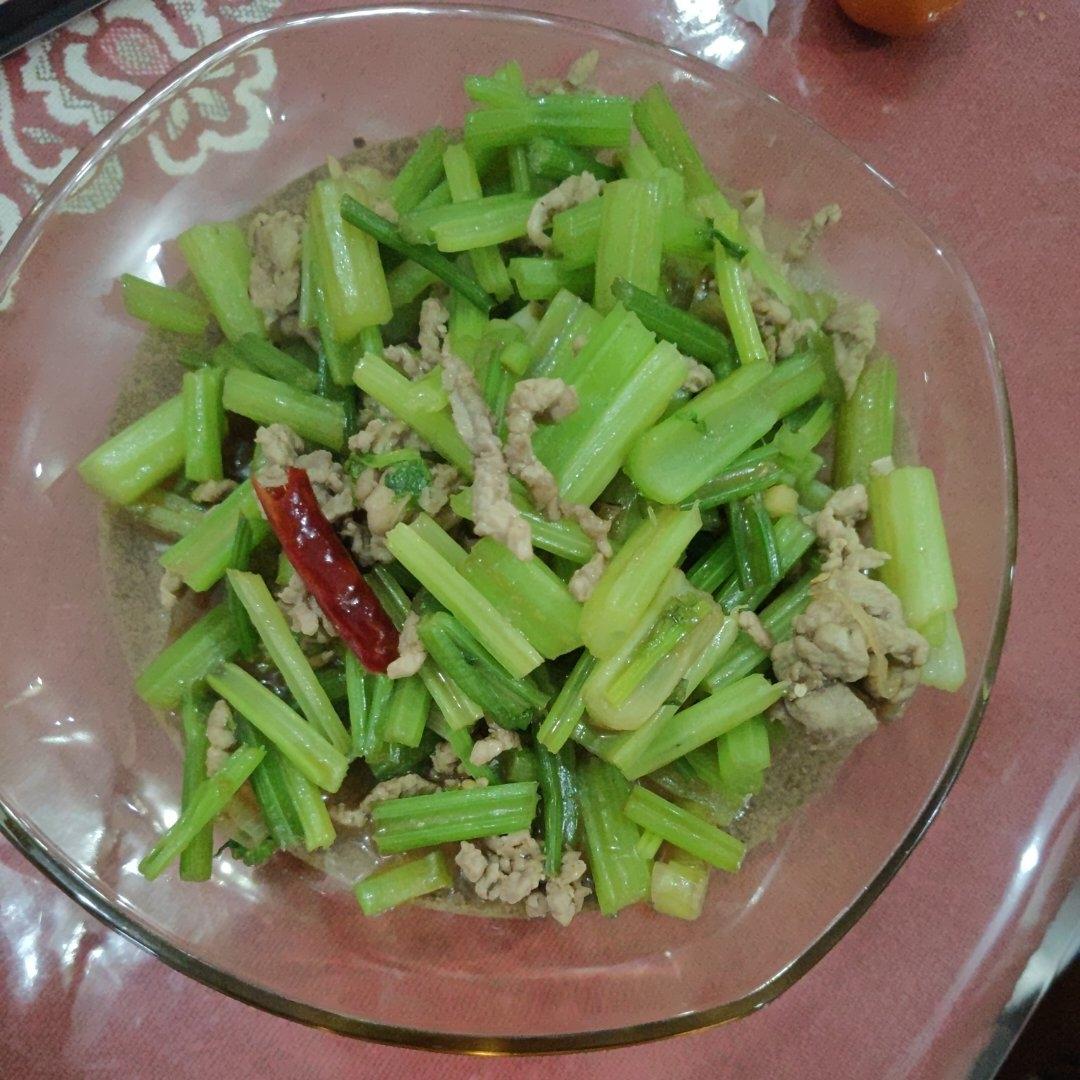 芹菜炒肉