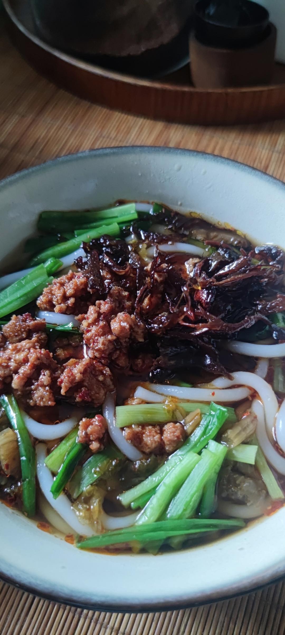 大锅米线（焖肉帽子）