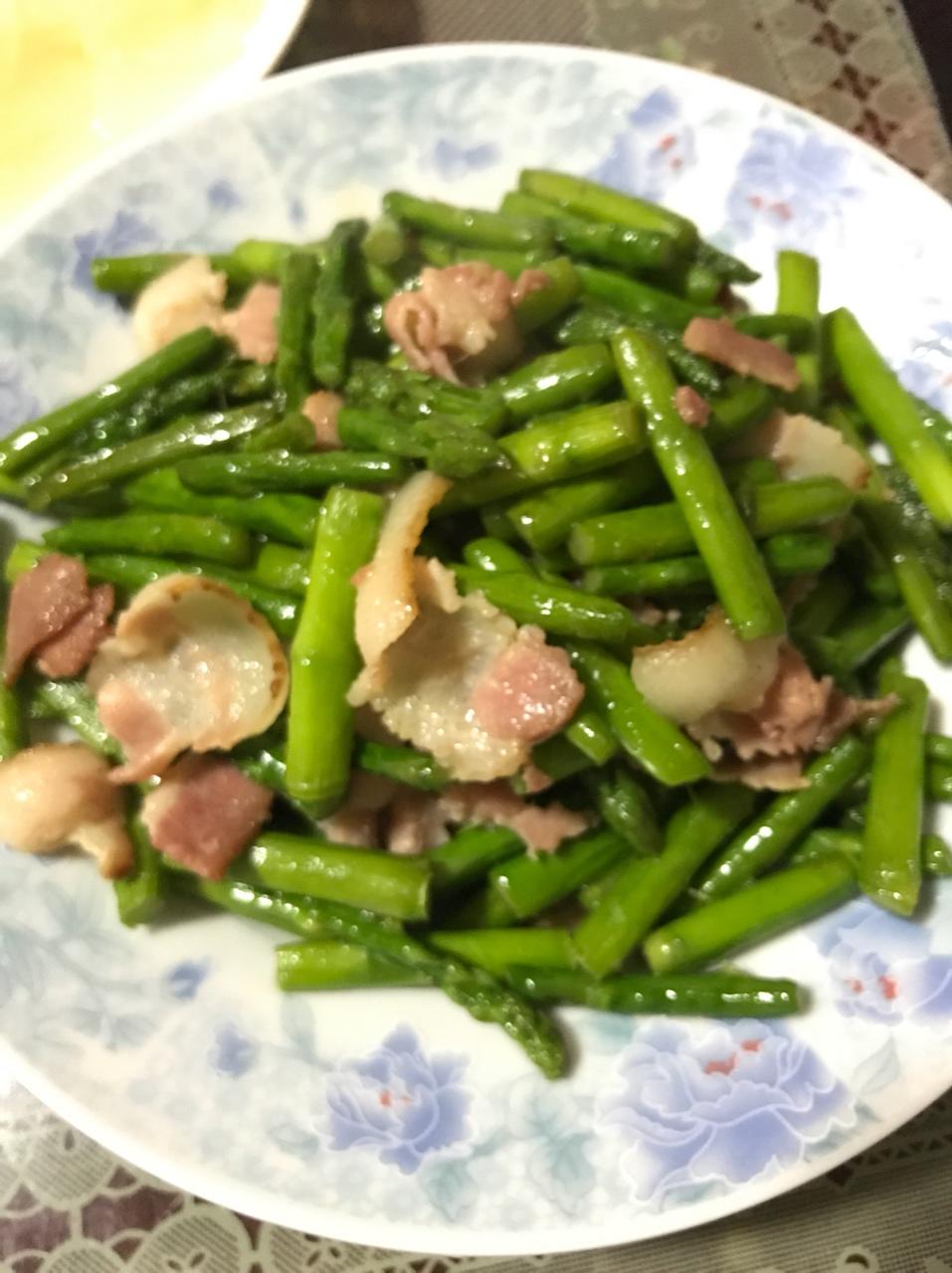 培根炒芦笋