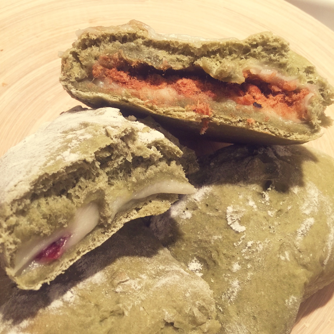 天然酵种麻薯夹心抹茶软欧~红豆肉松味