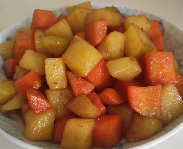 简单的土豆炒红萝卜的做法