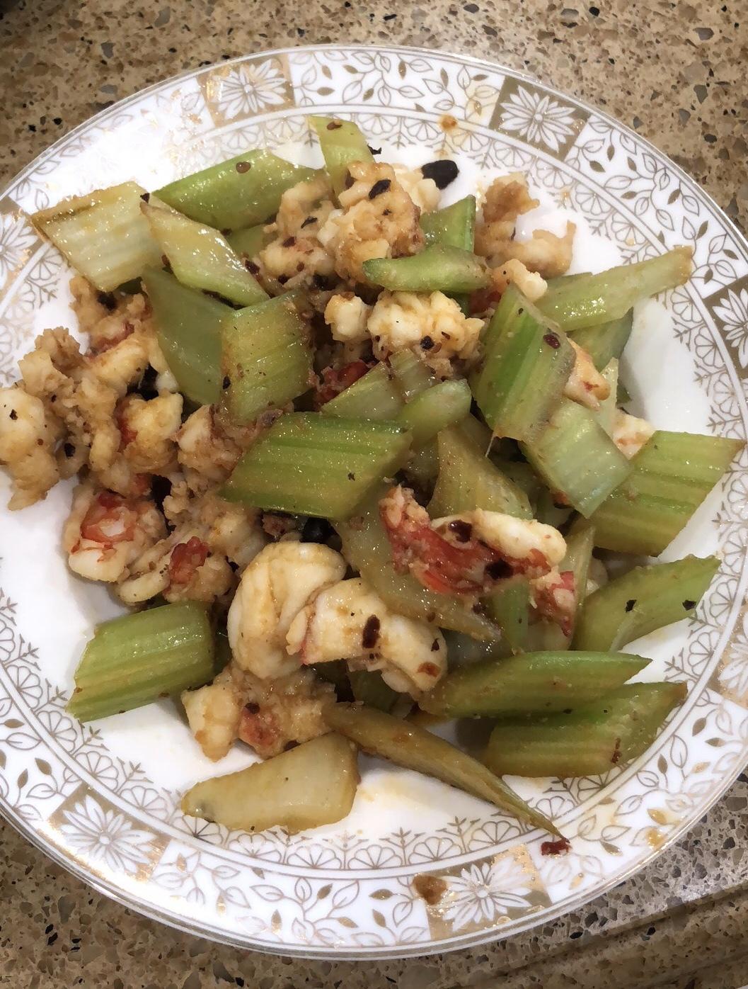 西芹炒虾仁的做法