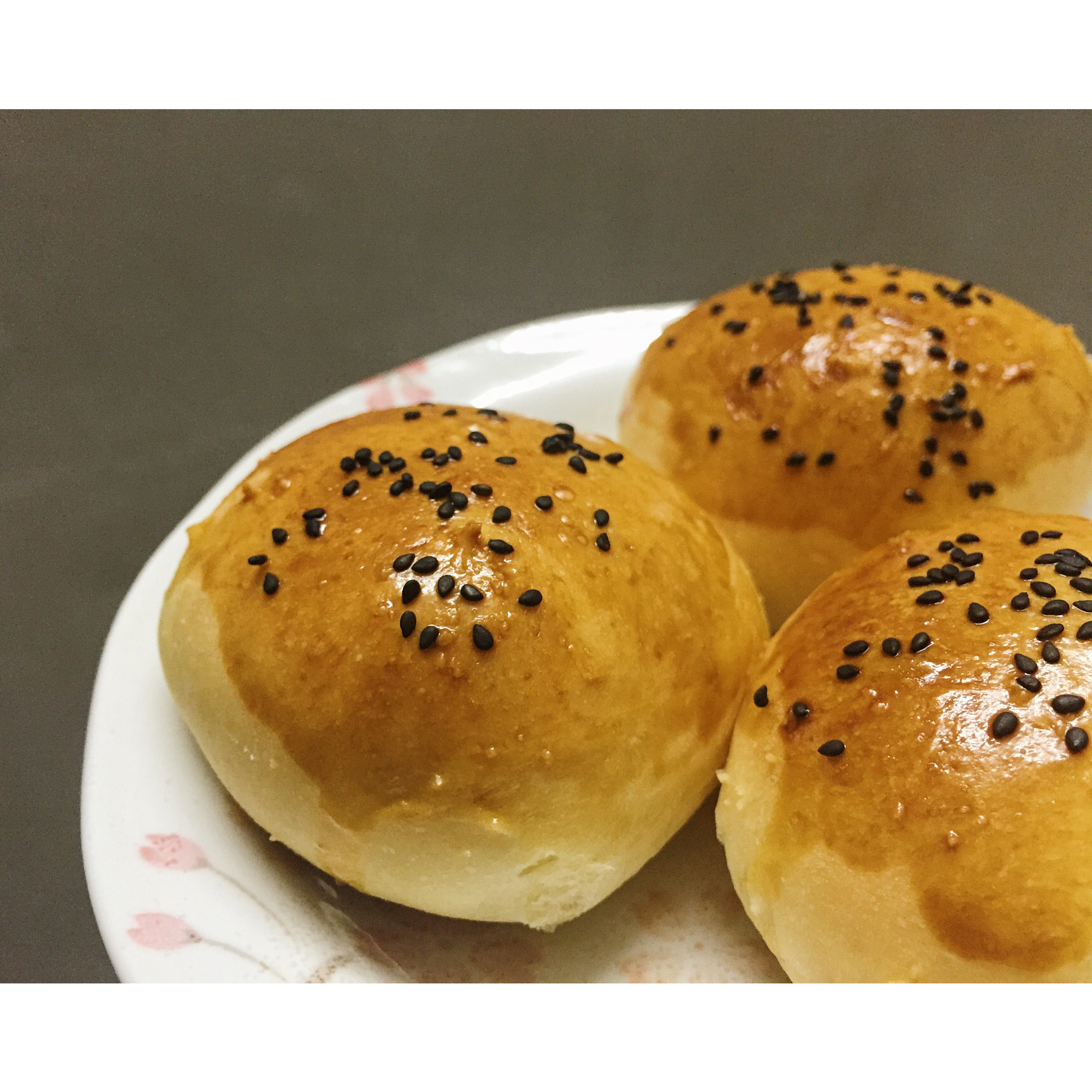 大人小孩都爱不释口的【蜂蜜牛奶小餐包】