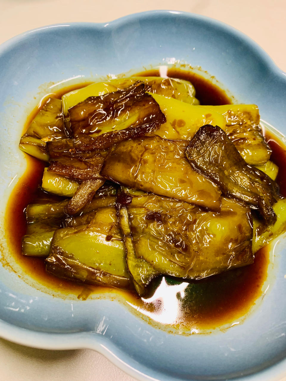 百吃不厌的糖醋虎皮青椒，有丰富的维C、膳食纤维，多吃益善