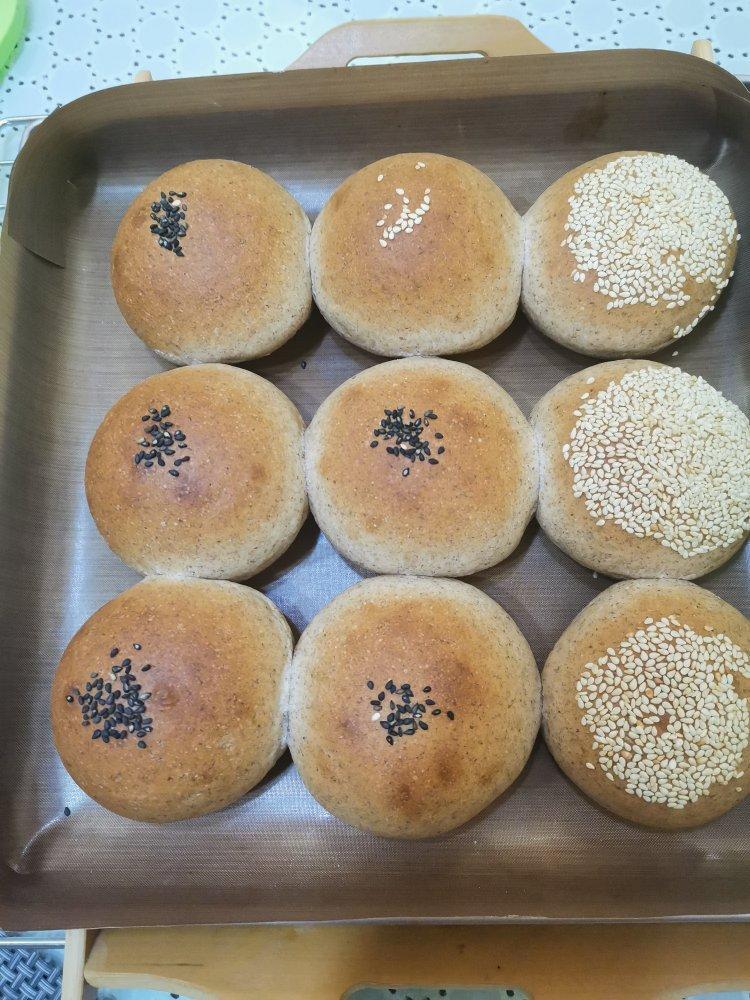 黑全麦波兰种吐司，这么柔软简直怀疑你是个假全麦！