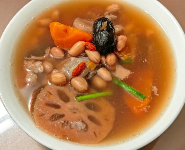 柴鱼莲藕花生龙骨汤的做法