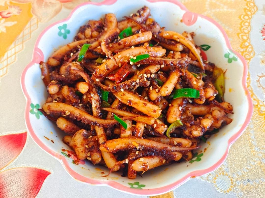 超下饭的孜然鱿鱼须，香辣爽嫩，比烧烤还好吃