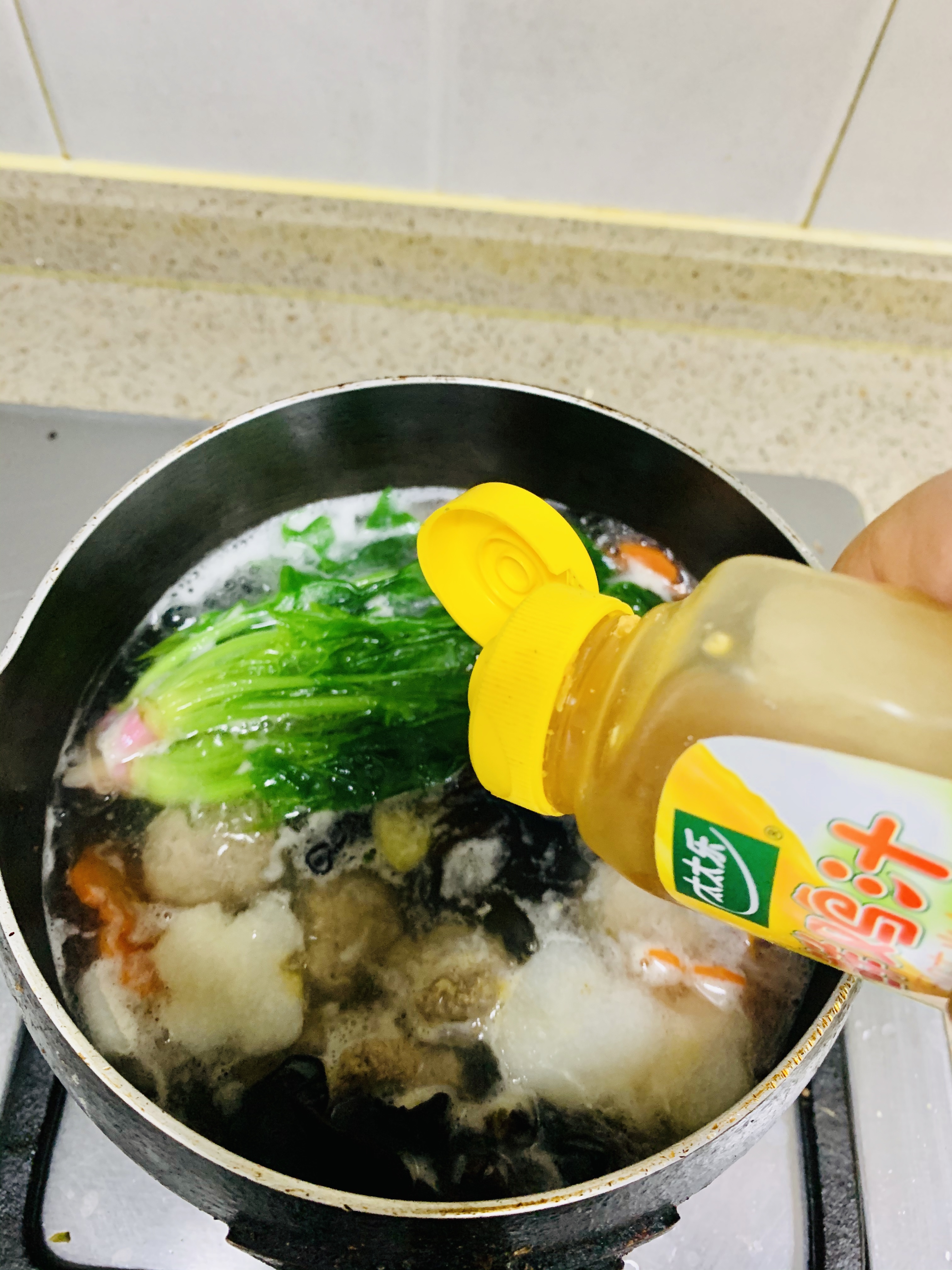 太太乐鲜鸡汁快手菜一营养美味牛肉丸子汤的做法 步骤3