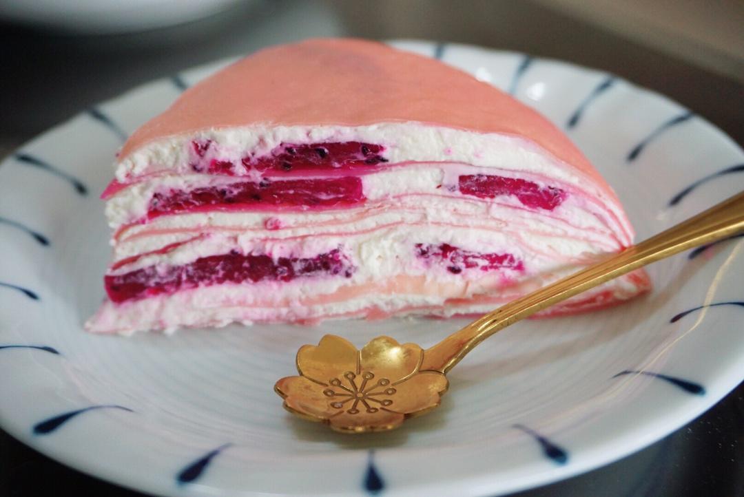 胖胖哒轩仔做的火龙果千层蛋糕