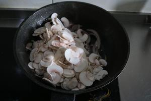 奶油蘑菇浓汤的做法 步骤7