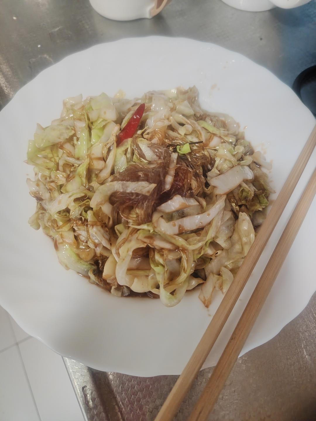 最近爱吃粉丝粉条～包菜炒粉丝