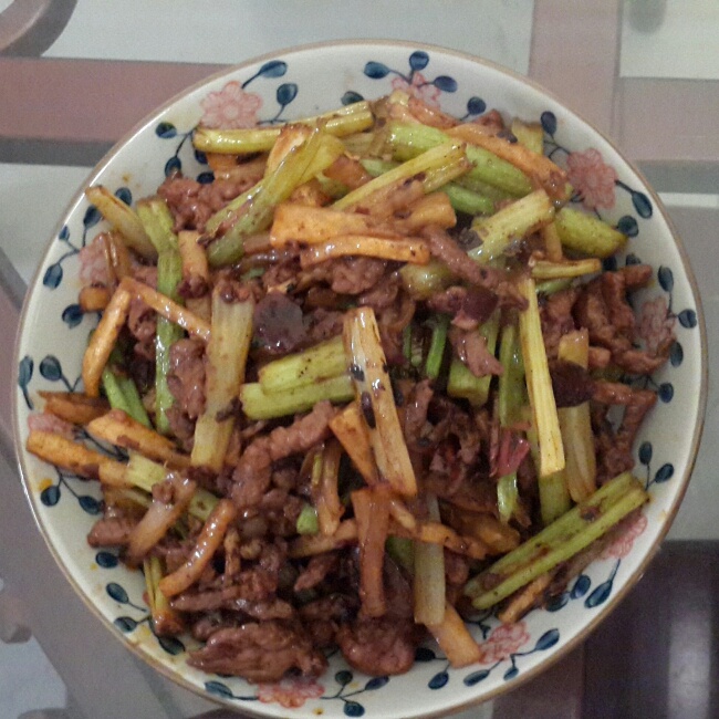 芹菜肉丝