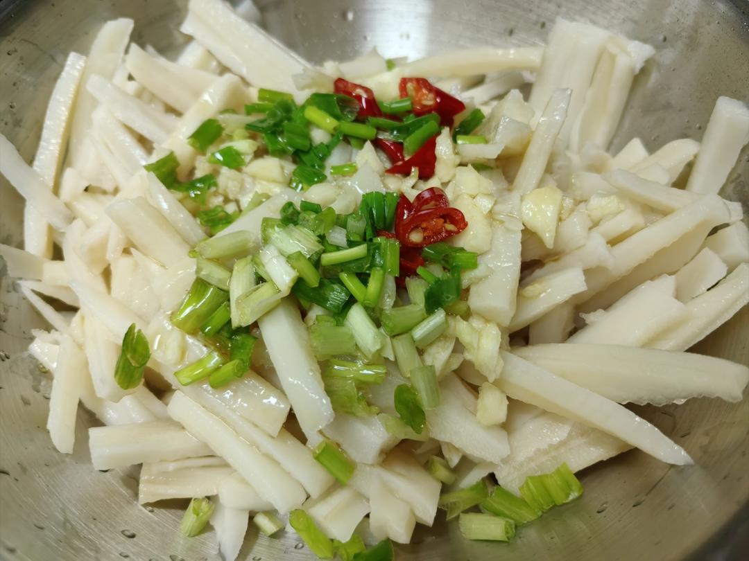 我妈的拿手菜！！炝拌藕丝！酸辣脆爽！